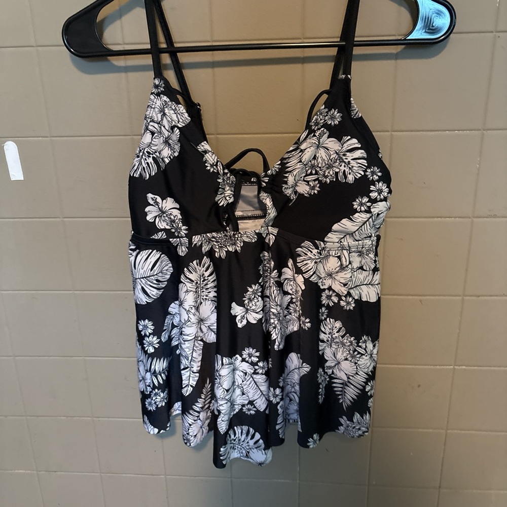 Black and White Floral swim top